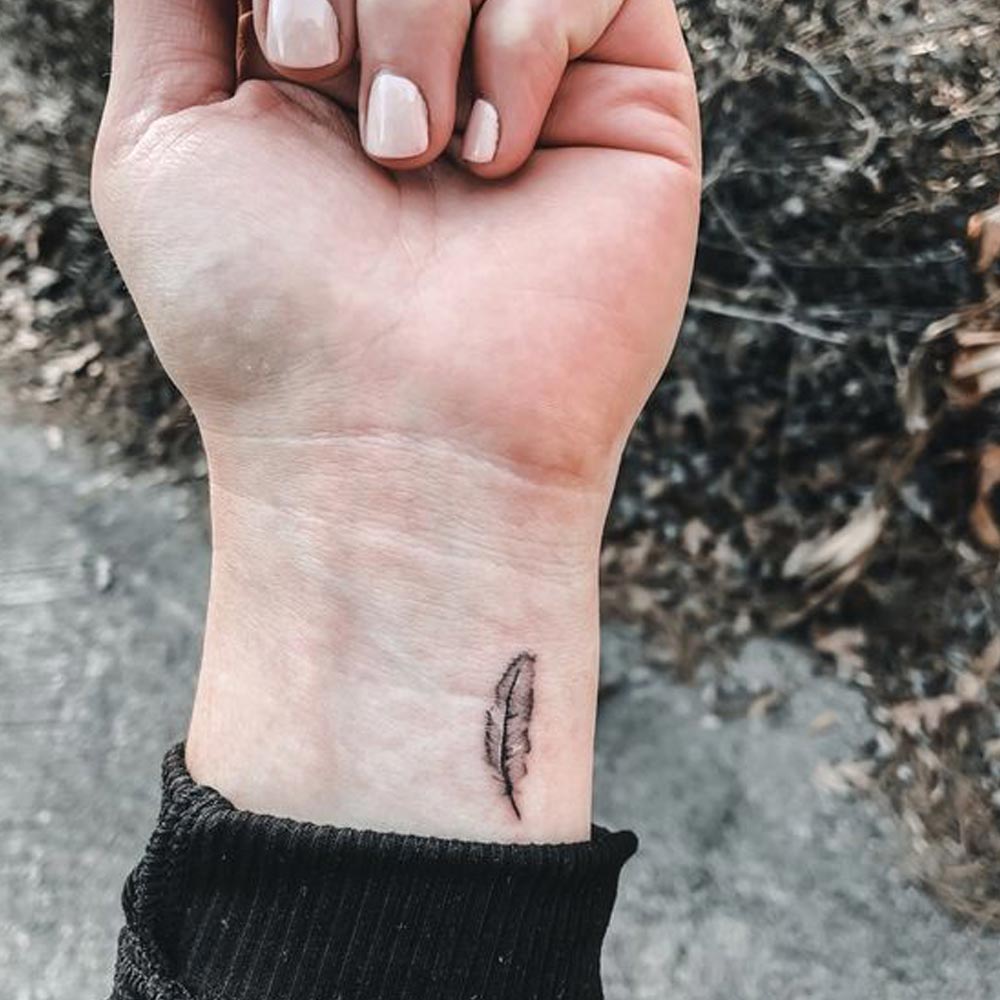 Tatuaggio piccolo piuma