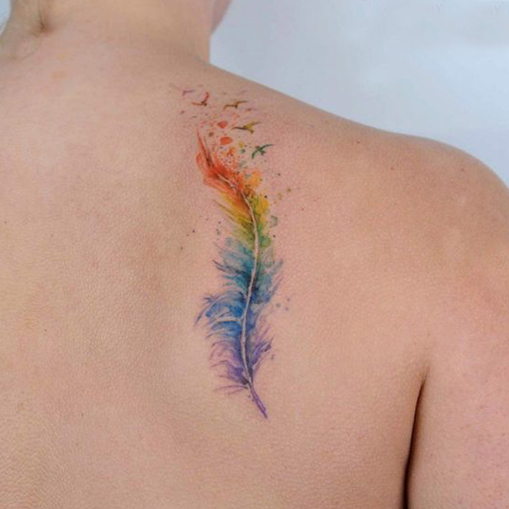 Tatuaggi piuma colorati