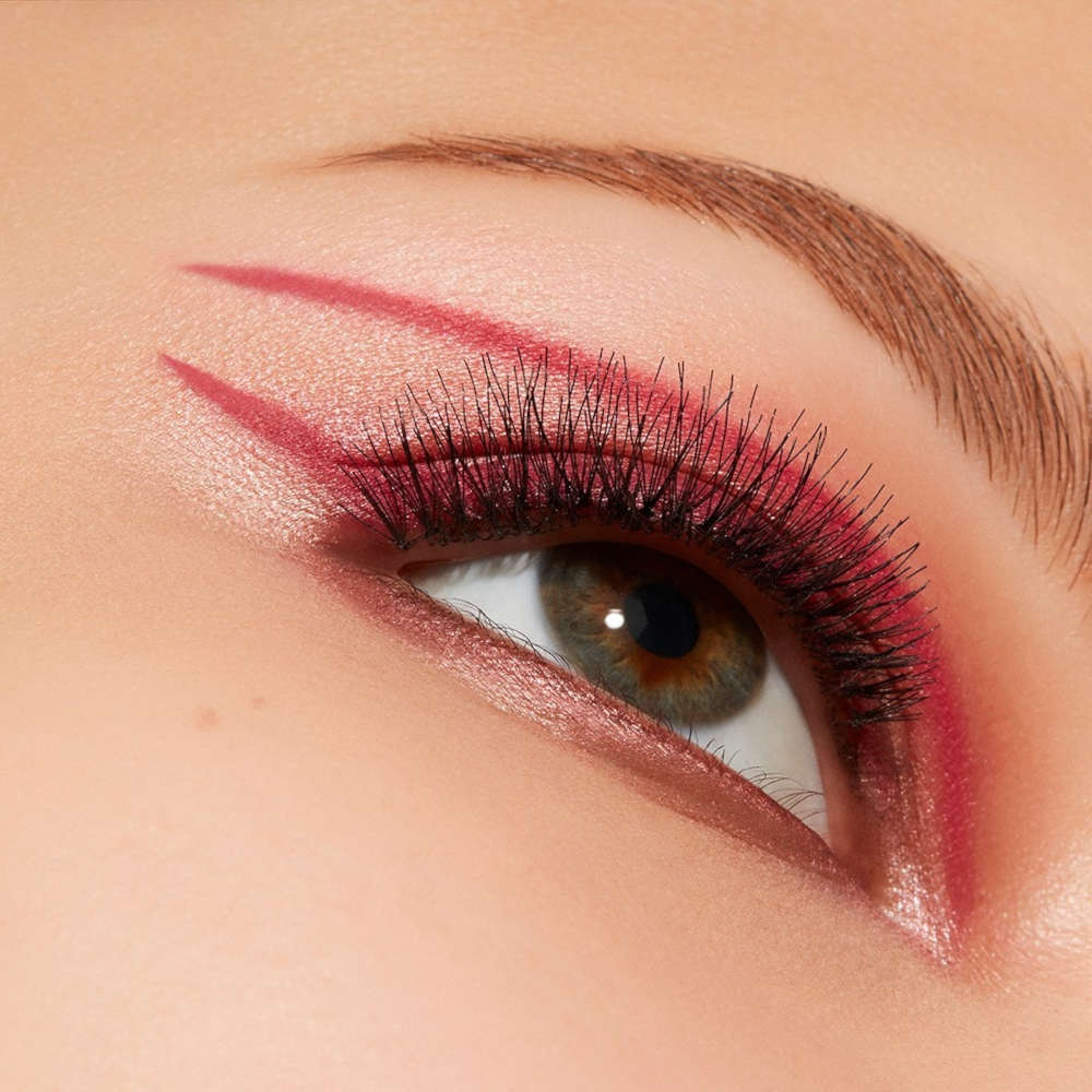 Make up occhi con liner e matite rosa Estate 2023