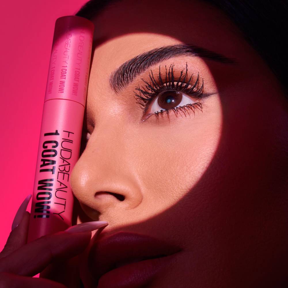 Huda Beauty 1 abrigo ¡Guau!  máscara para dar volumen y rizar
