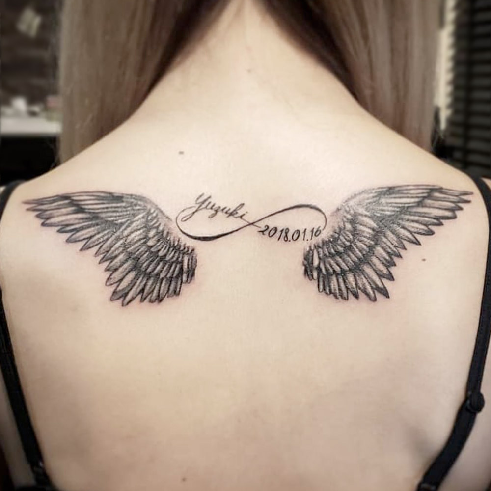 Tatuaggio infinito schiena