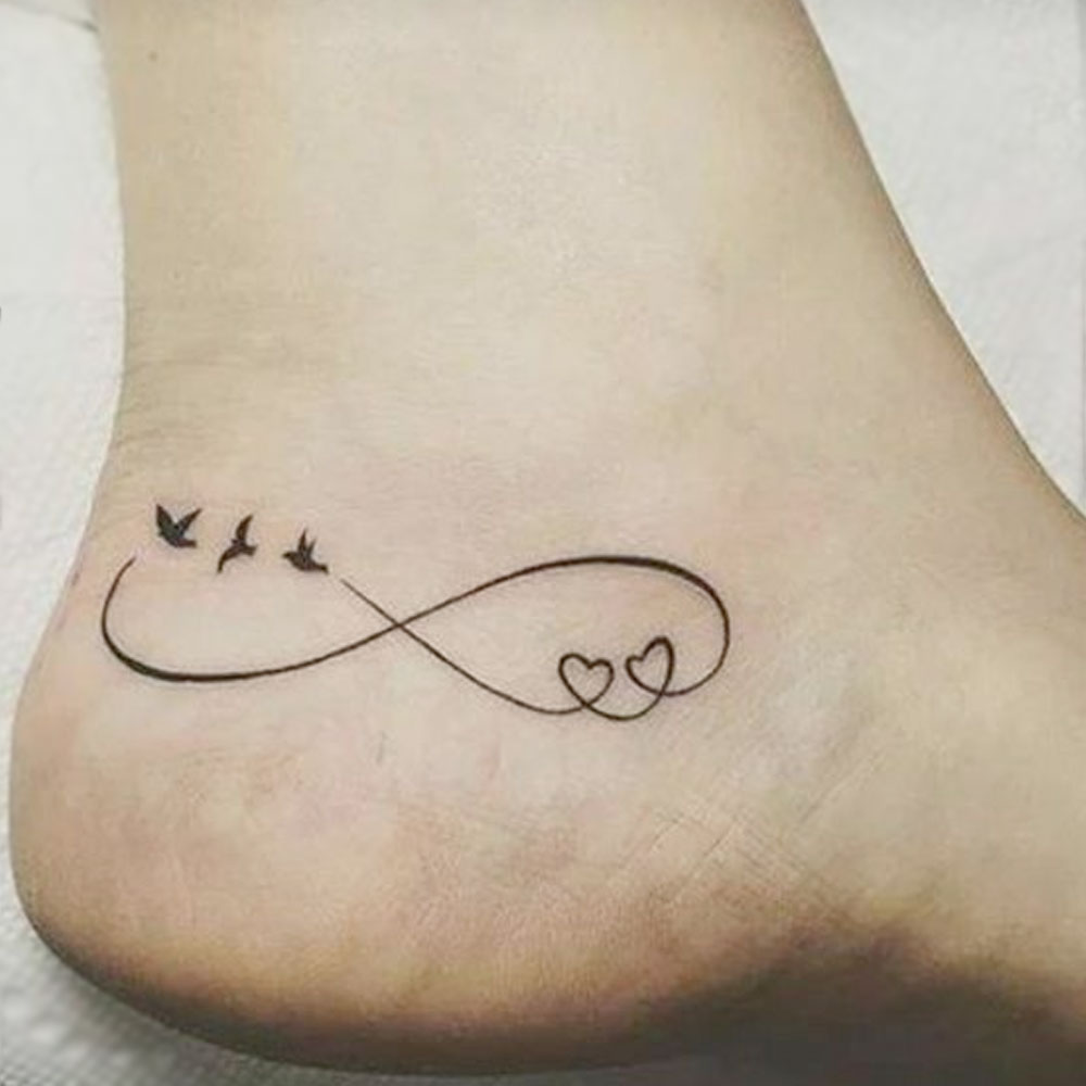 Tatuaggi infinito piede