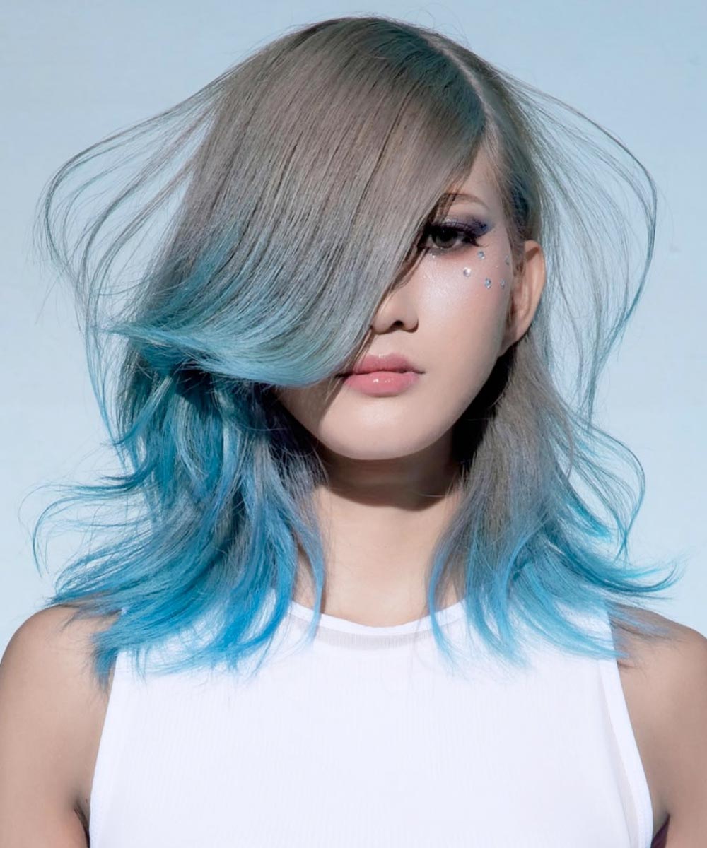 Tagli capelli medi color block azzurro