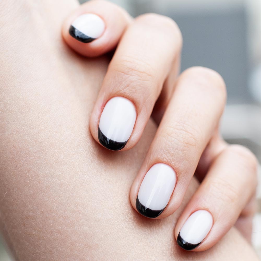 French manicure nera e bianco