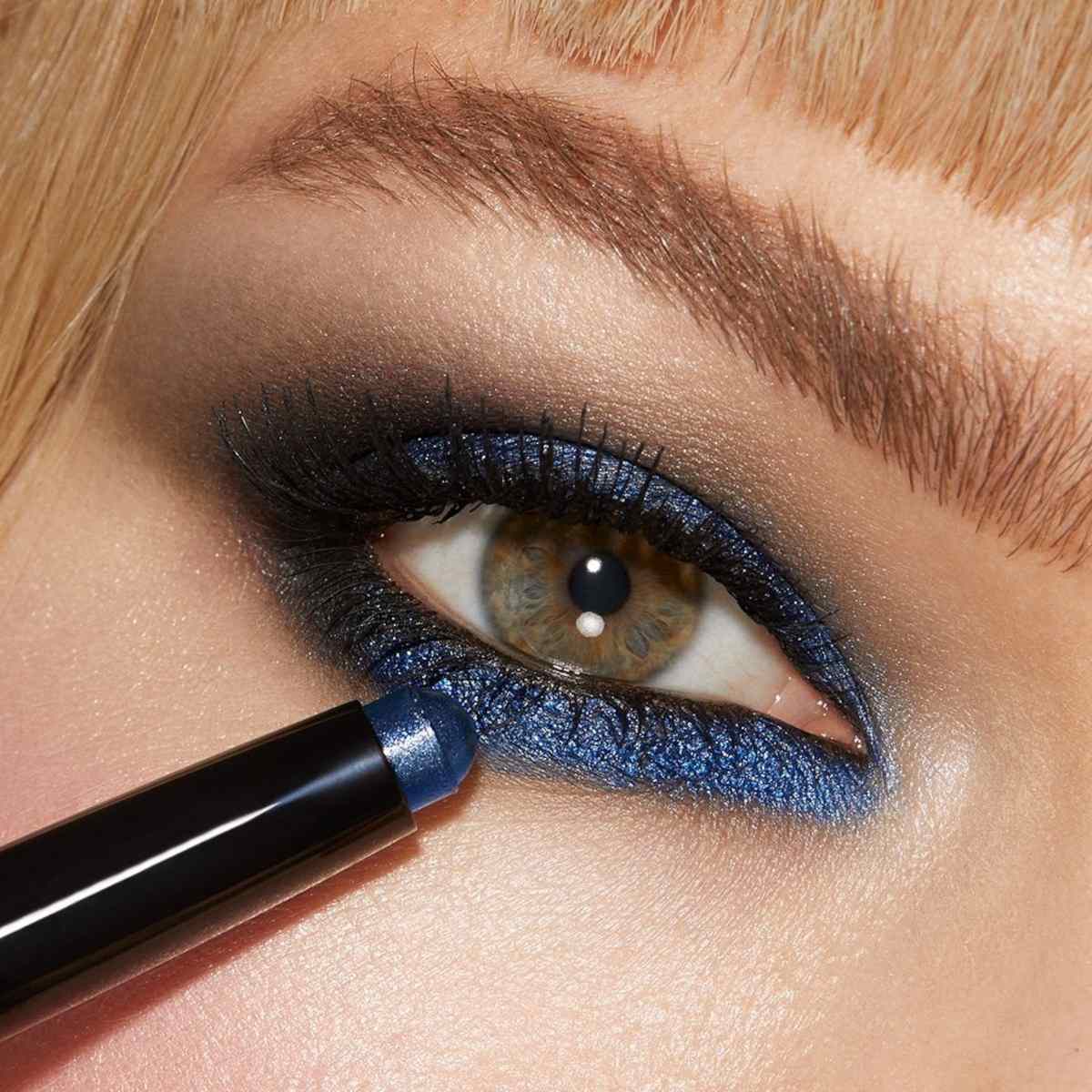 Make up occhi blu tendenza Autunno 2023