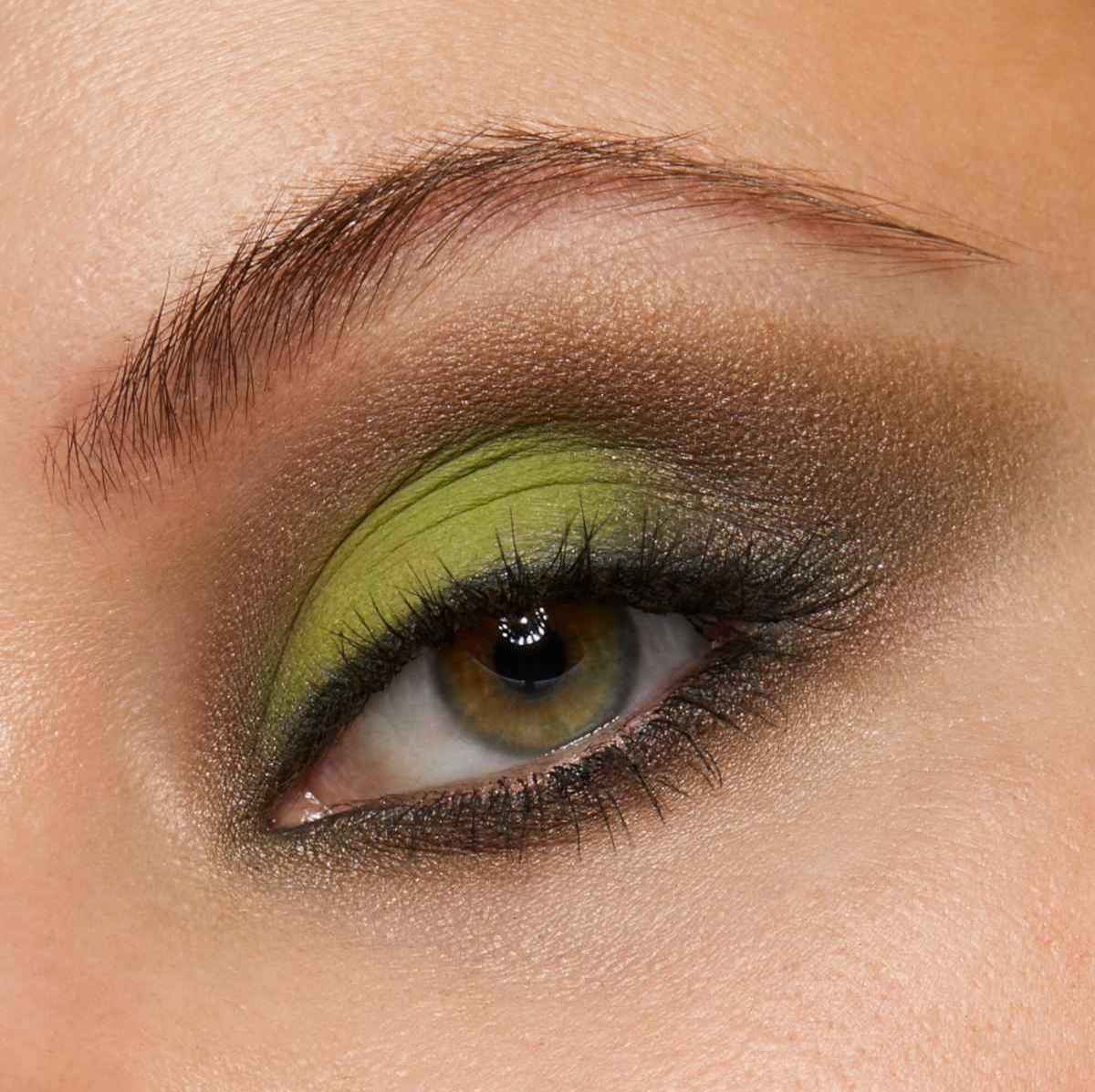 Trucco occhi monocromatico verde Autunno 2023
