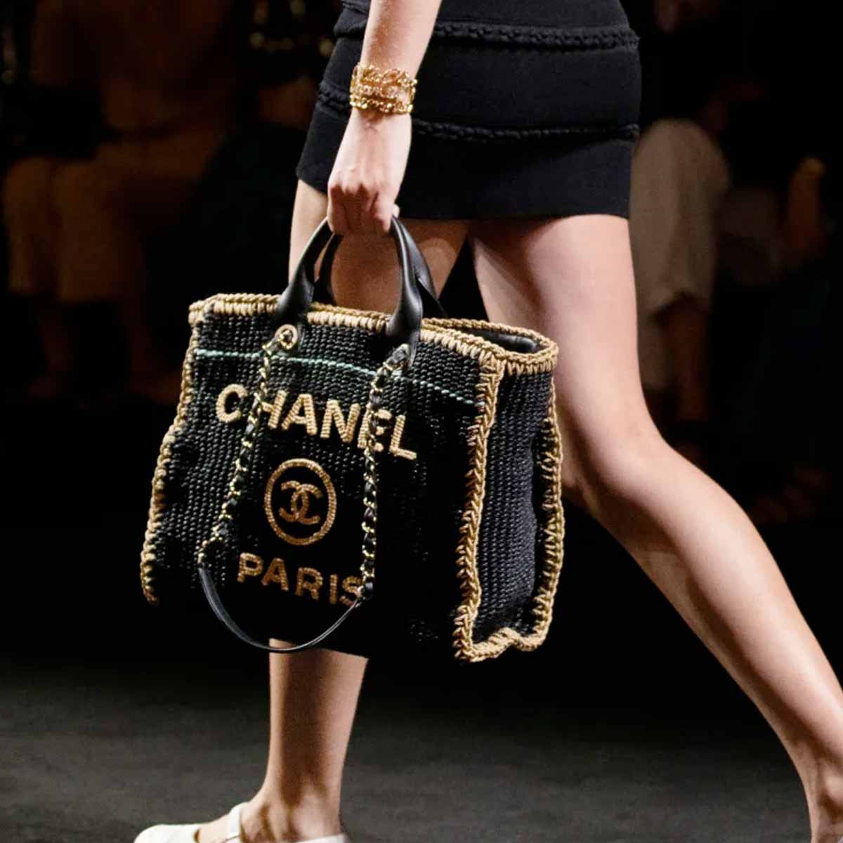 shopper in rafia Chanel