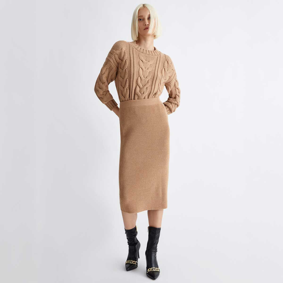 Gonna a tubino corta outfit clearance