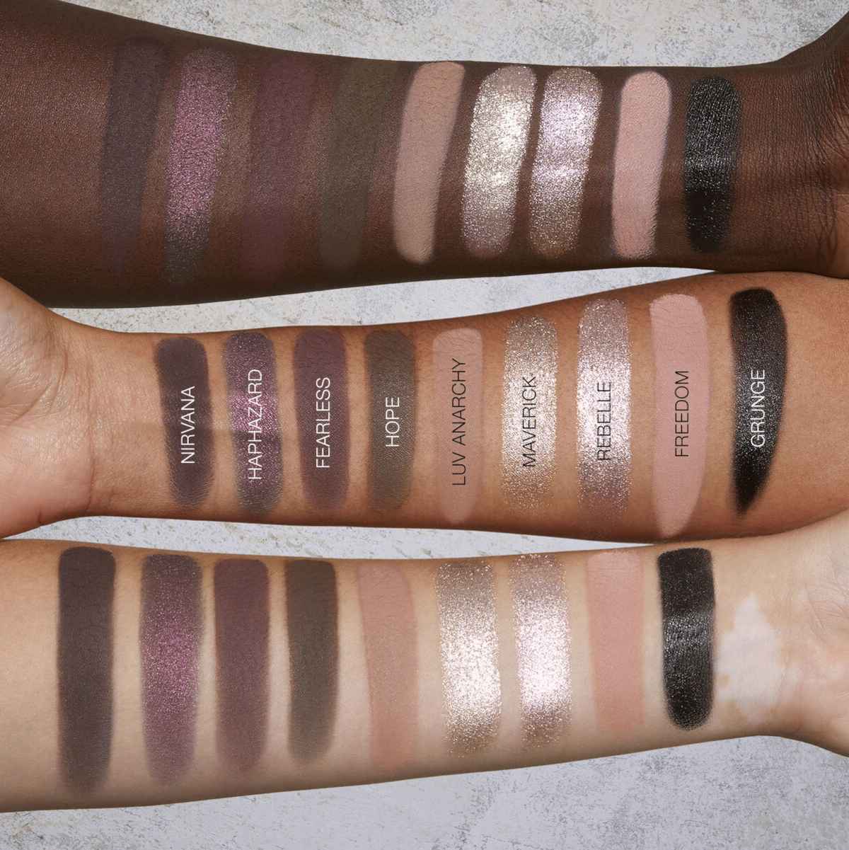 Swatches palette Pretty Grunge by Huda Beauty