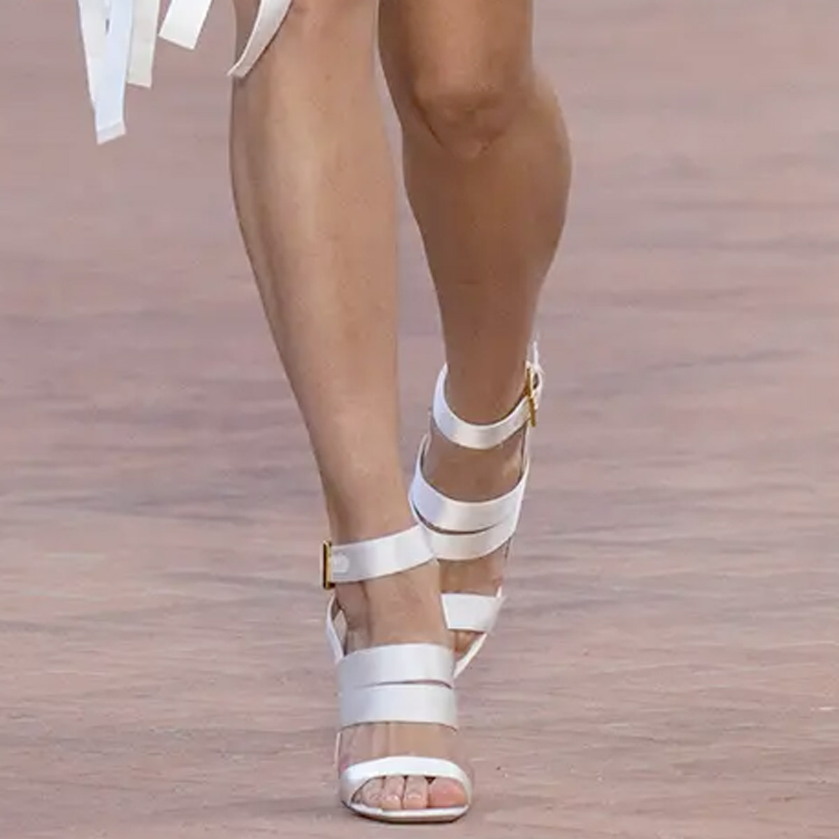sandali bianchi Alberta Ferretti