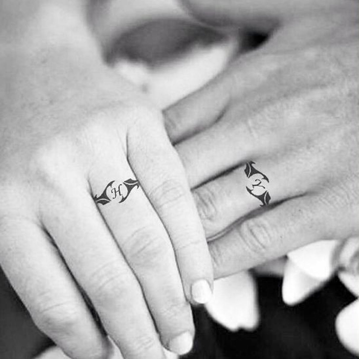 Tattoo lettere sulle dita