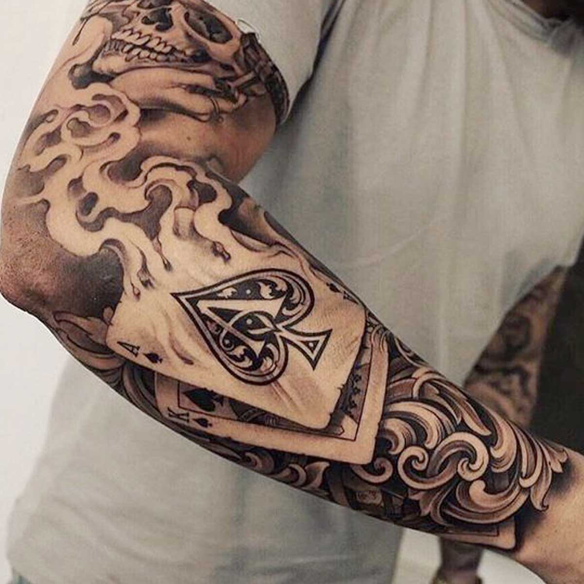 Tatuaggio braccio intero