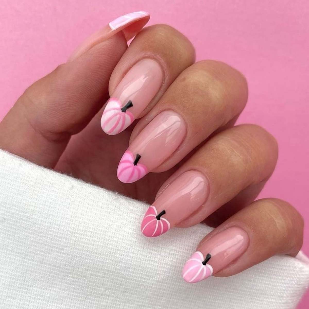 Nail art zucche Halloween unghie rosa