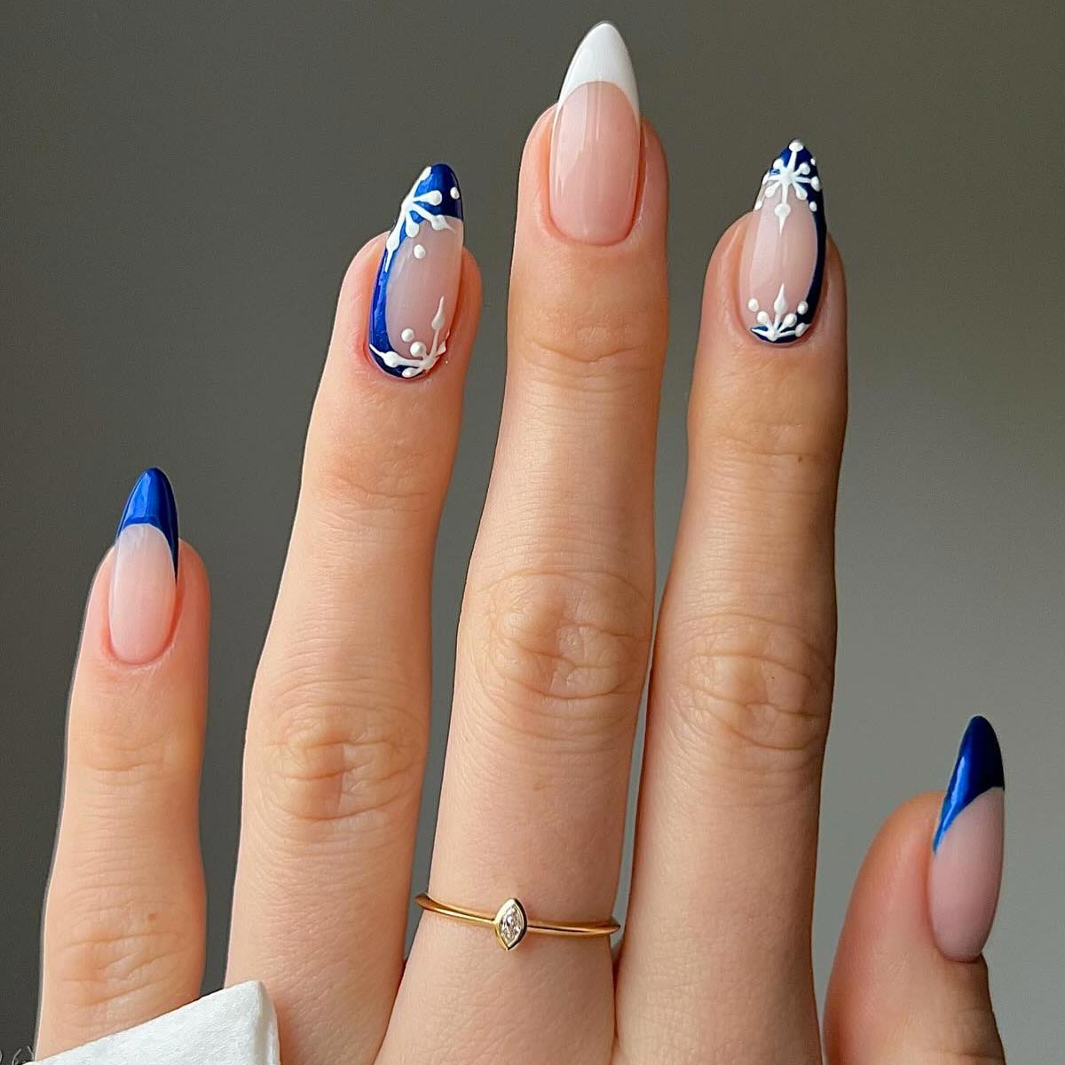 Nail art Natale unghie blu