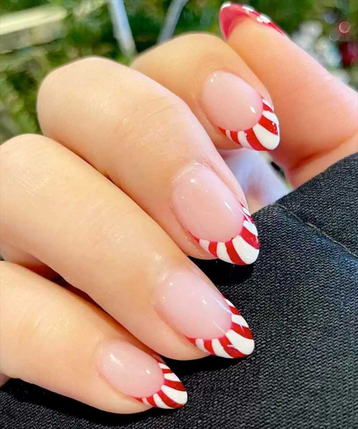 French manicure Natale 2023