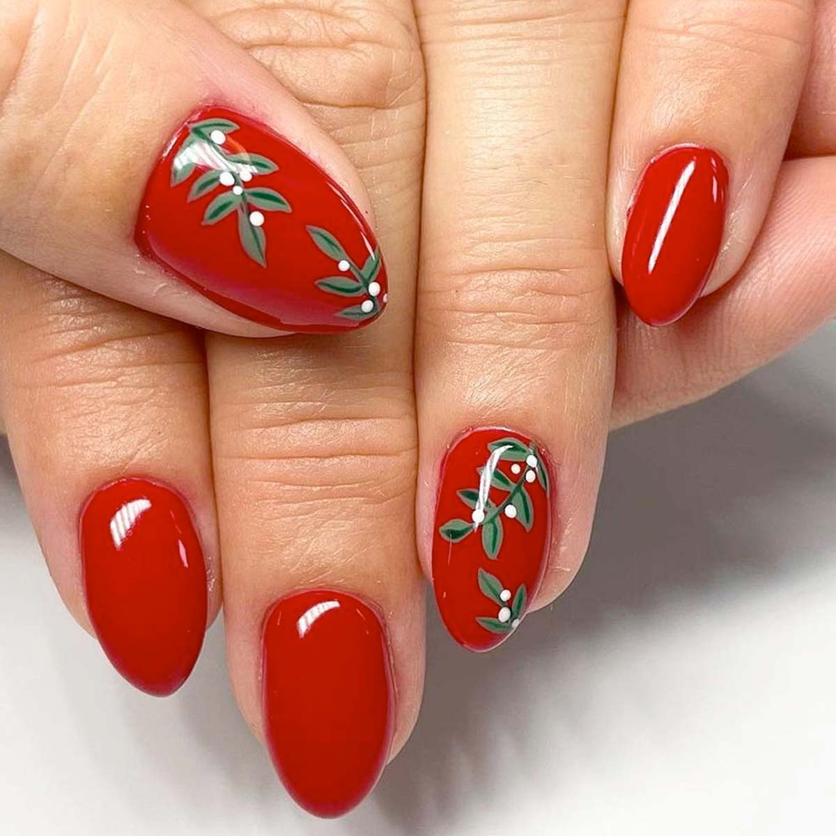 Nail art natalizia unghie rosse